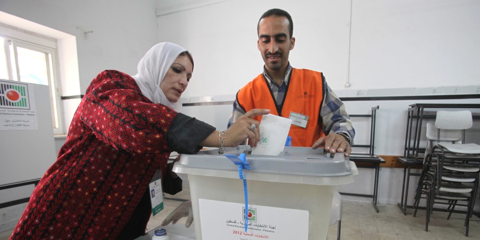 المرأة الفلسطينية.. تحصد 33% من مقاعد انتخابات الهيئات المحلية 

