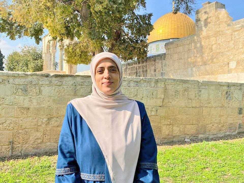 الاحتلال يقرر منع المرابطة المقدسية خويص من السفر
