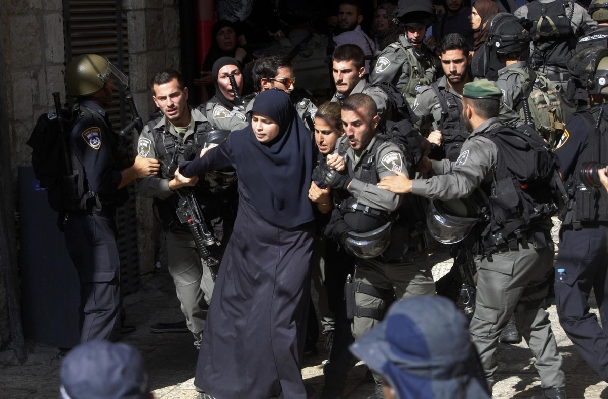 الاحتلال يعتقل فتاة في القدس المحتلة
