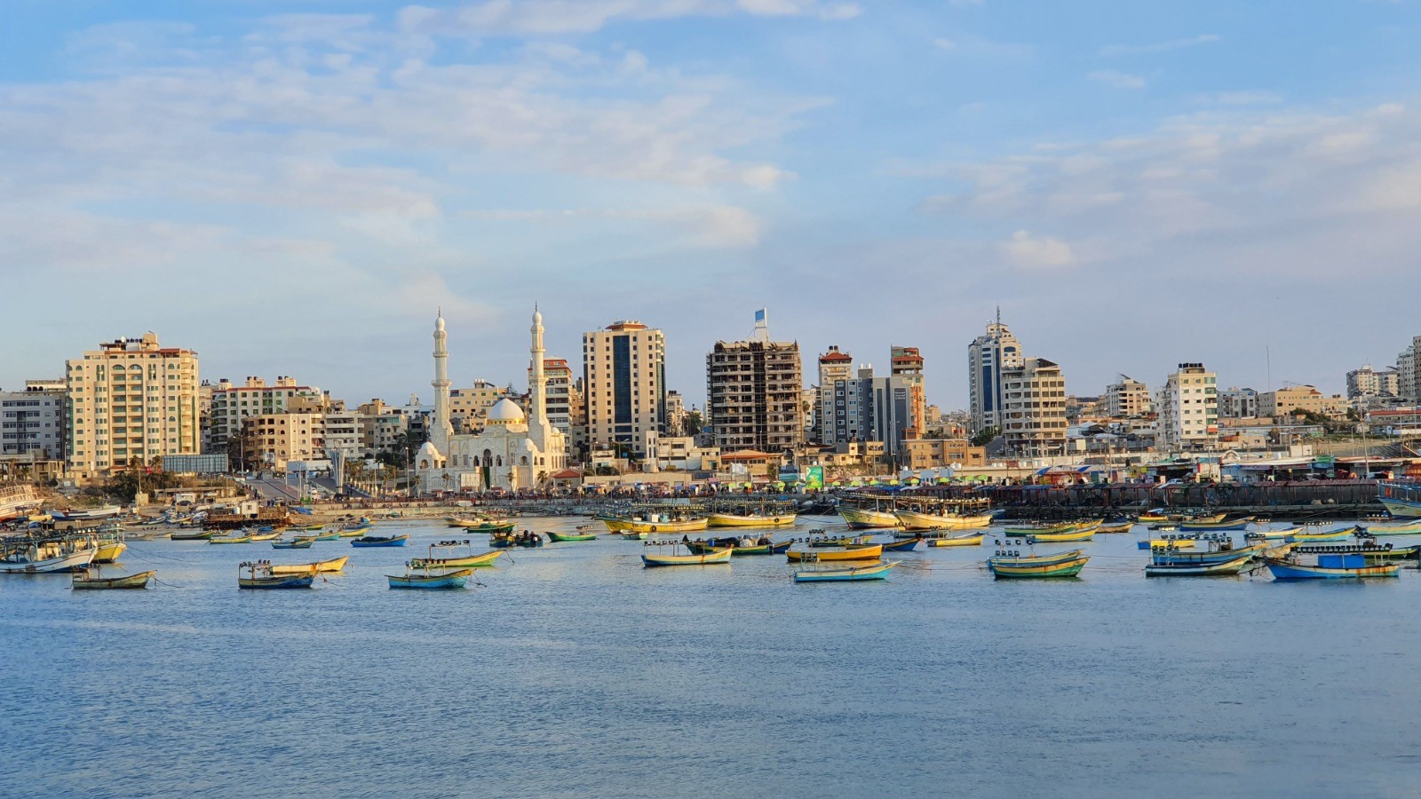 بمبادرة من رئيس مجلس إدارة باديكو بشار مصري وفد كبير من الضفة الغربية يزور قطاع غزة 

