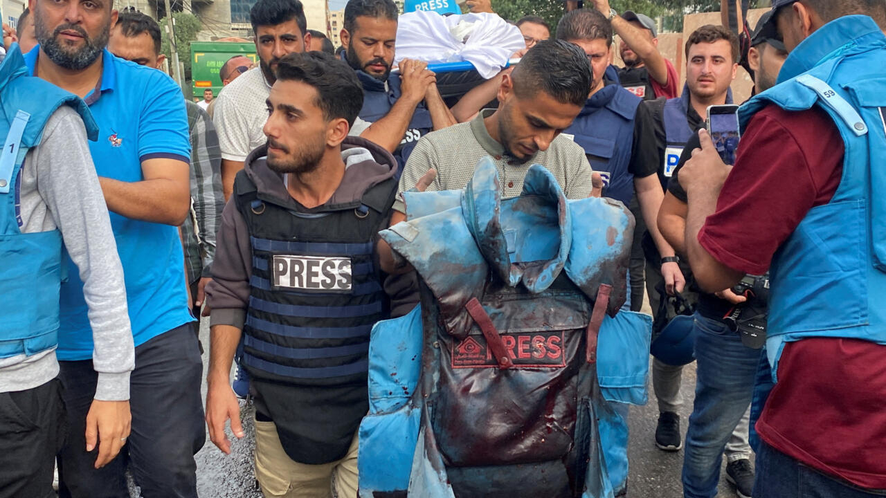 نقابة الصحفيين تدعو المؤسسات الدولية إلى توفير الحماية للصحفيين الفلسطينيين
