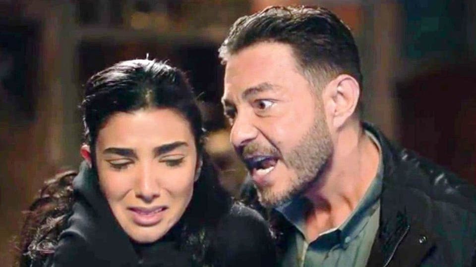 فيديو| مصريون يحتفلون بضرب أحمد زاهر.. والفنان يرد: علا جابت جون

