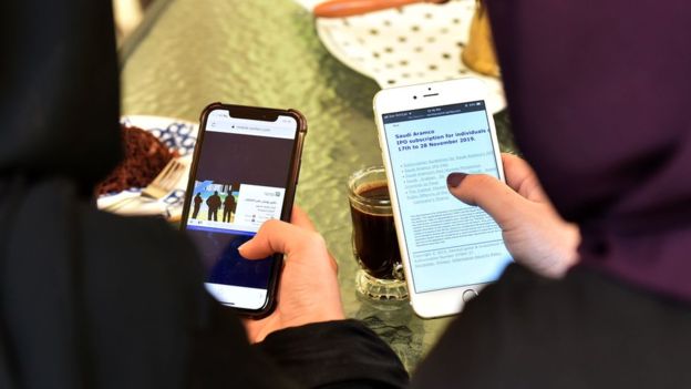 هل باتت وسائل التواصل الإجتماعي ملاذا للنساء من العنف؟
