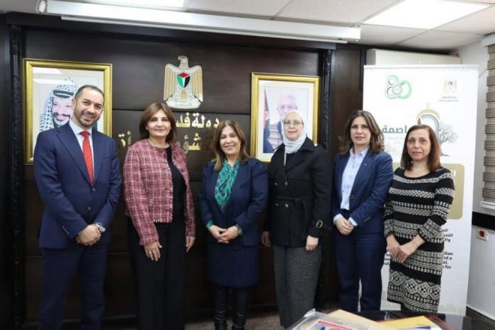 جمعية أصدقاء جامعة بيرزيت ووزارة شؤون المرأة تبحثان تعزيز الشراكات التنموية للشباب والنساء
