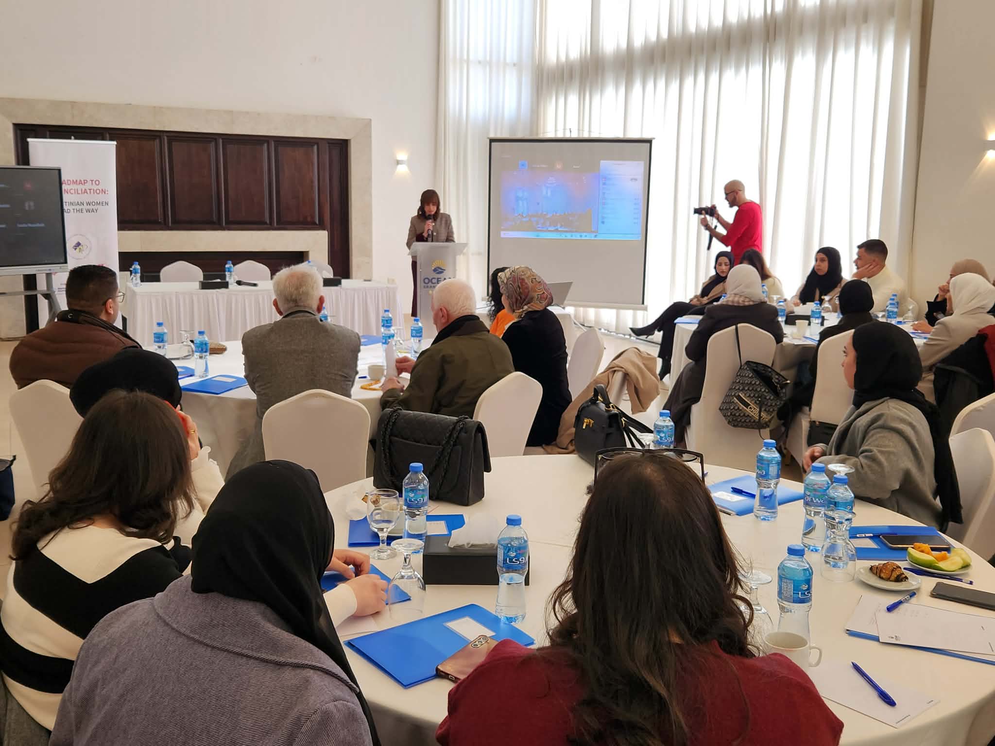 "الشابات يقدن الطريق".. مبادرة نسوية تطرح رؤية شاملة لإنهاء الانقسام وتعزيز الوحدة الوطنية
