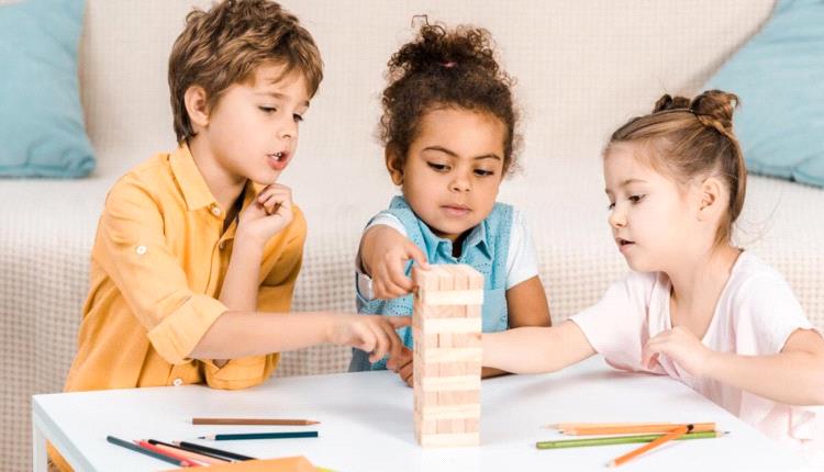 دراسة تكشف ما تفعله الهواتف المحمولة بـ"مهارات الأطفال"

