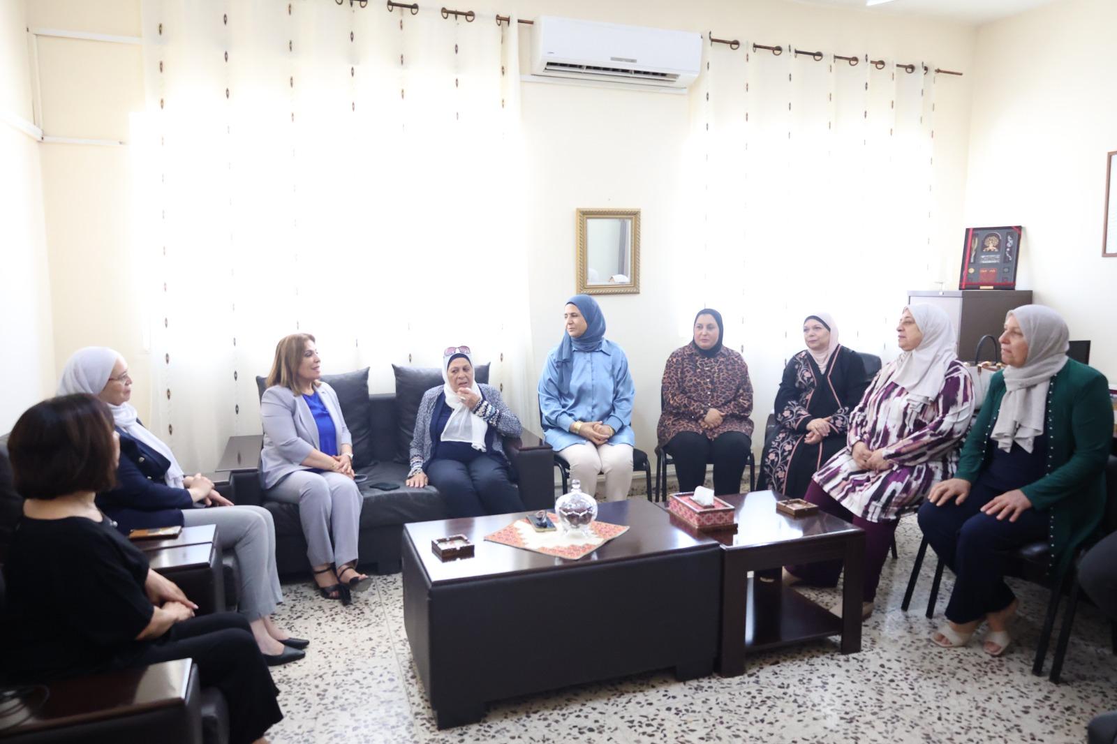 وزيرة شؤون المرأة تزور "سيدات أريحا الخيرية" وتؤكد: الجمعيات النسوية شريك أساسي في قيادة التغيير المجتمعي

