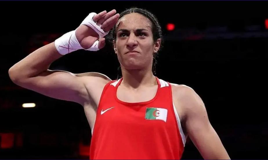 صوت| الاتحاد العالمي للملاكمة يفرض اختبار تحديد الجنس.. قرار مثير للجدل يستبعد البطلة الجزائرية إيمان خليف

