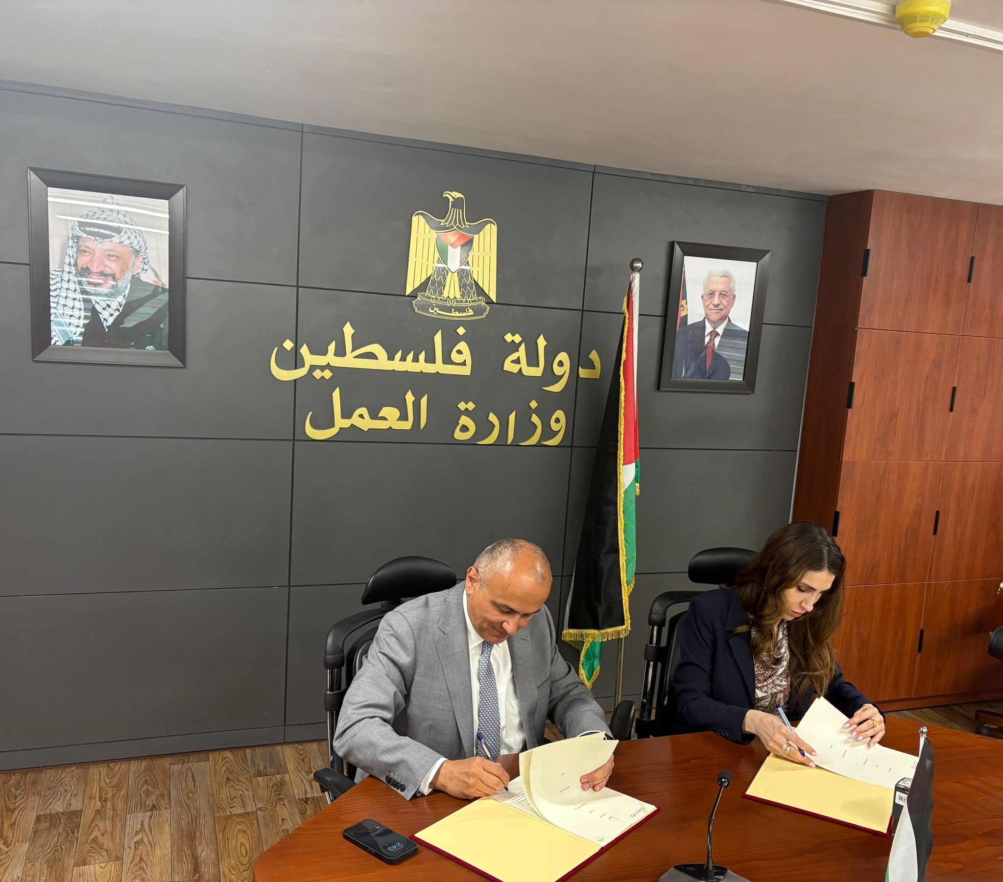 وزارة العمل و هيئة سوق رأس المال توقعان مذكرة تفاهم لتعزيز الرقابة على التأمين ضد إصابات العمل
