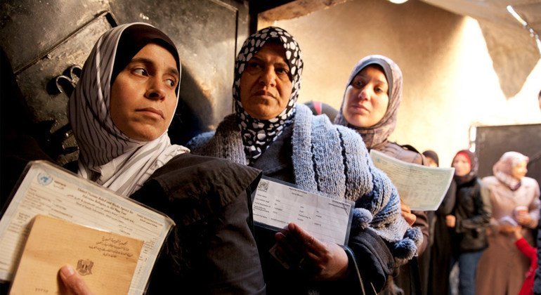 تقرير لشؤون المرأة يستعرض واقع اللاجئات في فلسطين
