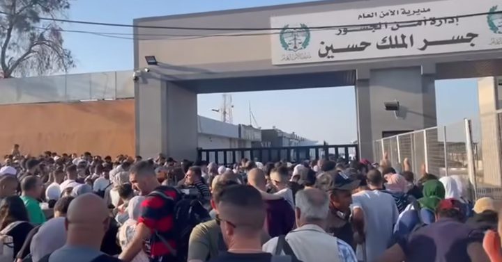 الداخلية: الساعات المقبلة ستشهد حلًا جذريًا لأزمة العالقين على جسر الملك حسين

