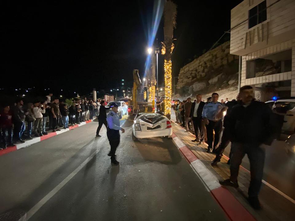 فيديو | نجاة أسرة من حادث دهس في تفوح.. والشرطة تتدخل 
