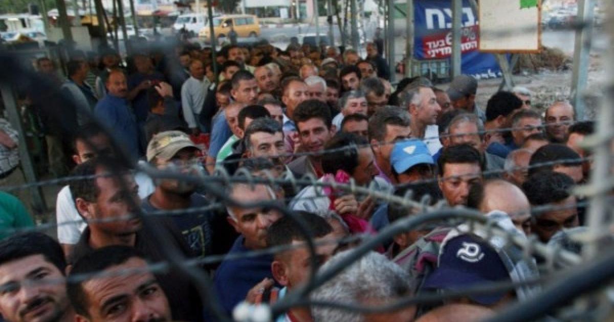 وزير العمل يعلن عن آلية جديدة لاستصدار تصاريح العمال إلكترونيا
