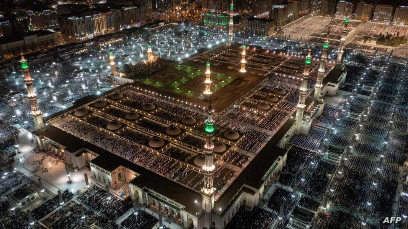 بعد تدخل إسلام آباد.. أمر ملكي سعودي بإطلاق 6 تحرشوا بسيدة داخل الحرم النبوي
