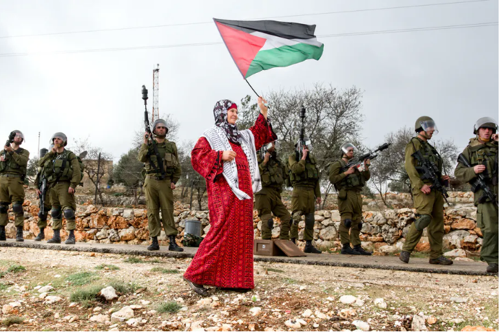 في اليوم الوطني للمرأة الفلسطينية.. وزارة شؤون المرأة  تدعو الى اطلاق سراح الأسيرات وتوفير الحماية للنساء
