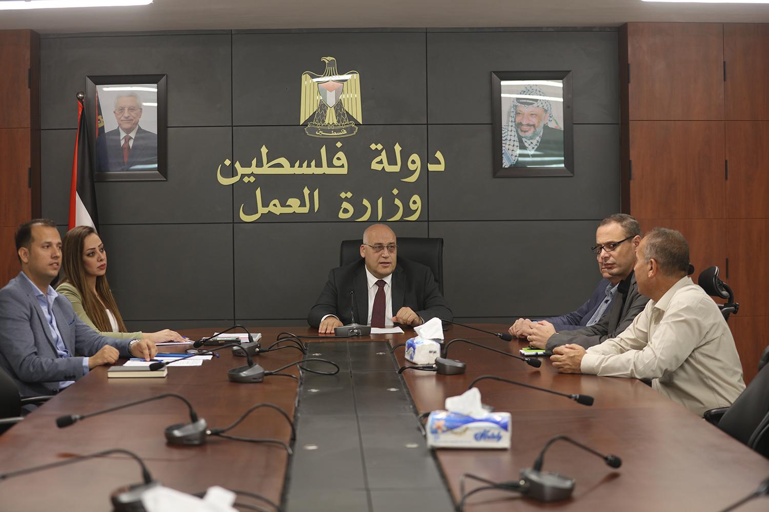 رام الله: اطلاق بوابة تسجيل الباحثين عن عمل
