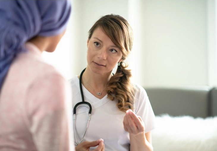تجرح مريضات استئصال الثدي.. 7 أشياء تجنبوا قولها لهن
