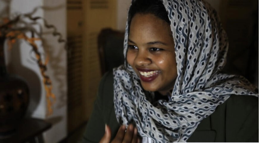 الناشطة السودانية نسرين الصائم تناضل من أجل الديموقراطية ومكافحة التغير المناخي في بلادها
