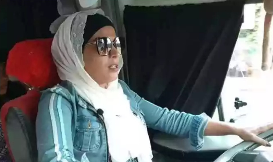 مهندسة أردنية تعمل سائقة "باص عمومي" في إربد.. وهذه قصتها
