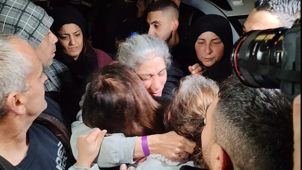 أغلبهن اسيرات.. الاحتلال يفرج عن الدفعة الأولى من المعتقلين ضمن اتفاق وقف إطلاق النار 
