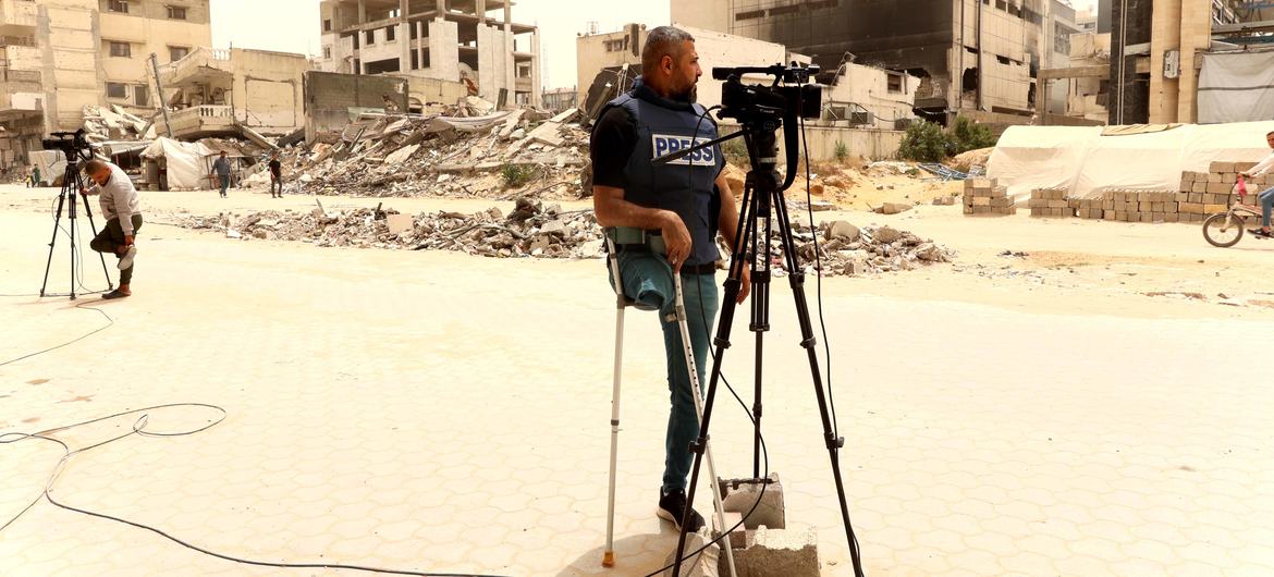 صحفيون فلسطينيون يوثقون معاناة غزة رغم الإصابة وفقدان الأهل
