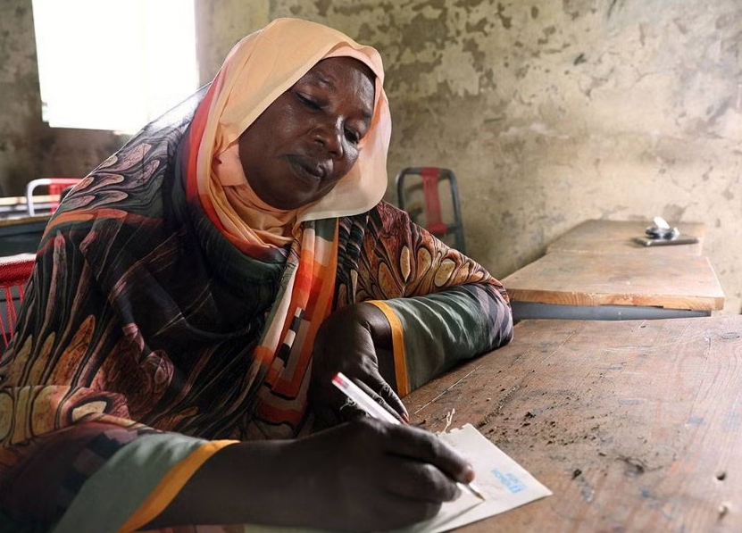 عامان من النزاع المستمر في السودان يخلّفان أسوأ أزمة إنسانية في العالم لستة ملايين امرأة وفتاة نازحة
