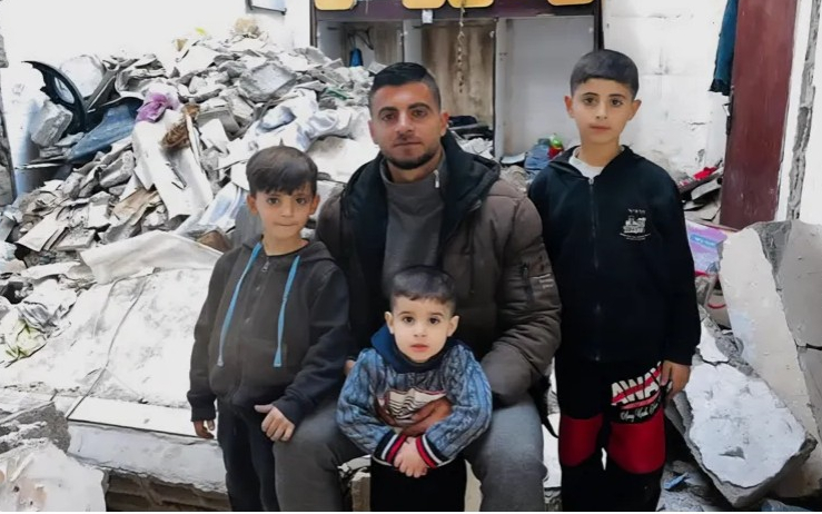 في غزة.. أب ذهب يبحث عن ملاذ آمن ليجد عائلته تحت الأنقاض
