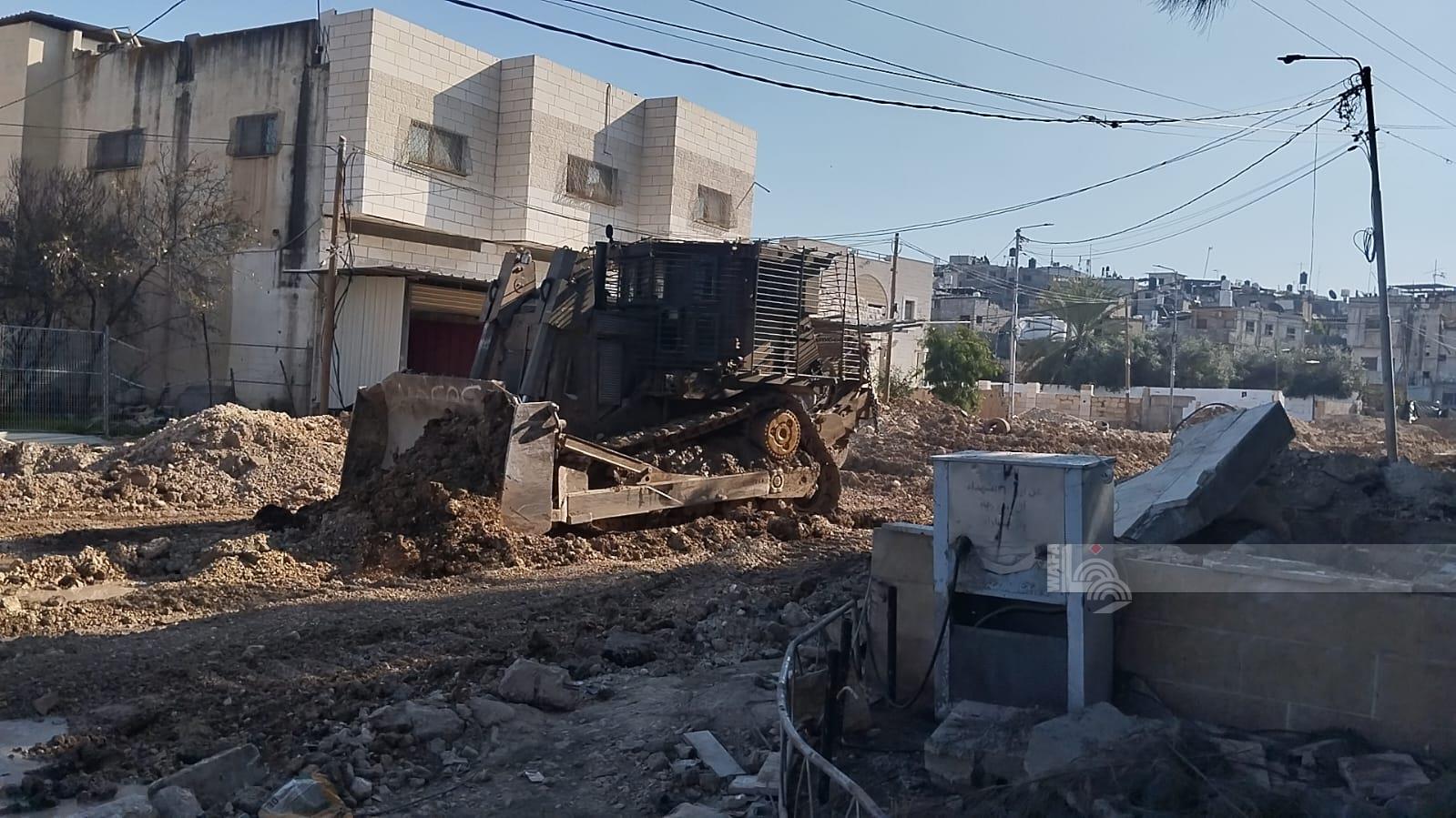 الاحتلال يواصل عدوانه على طولكرم ومخيمها لليوم السابع ﻿
