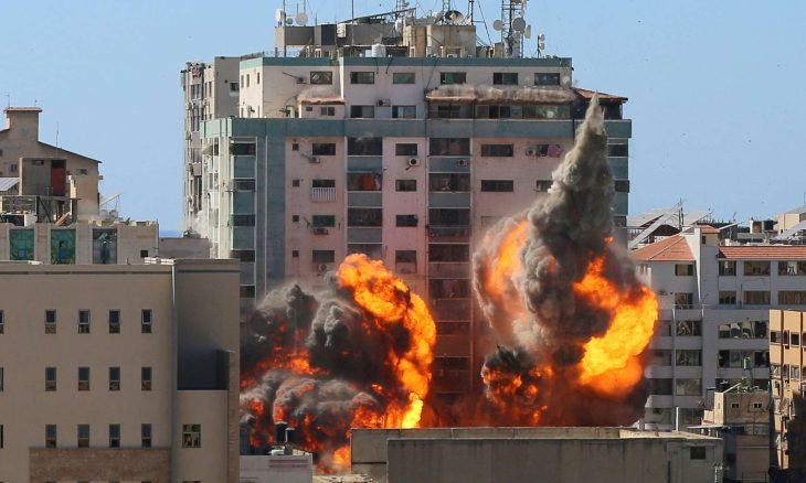 صحيفة : قطر تتعهد بإعمار "برج الجلاء" ليحمل اسم "شيرين أبو عاقلة".

