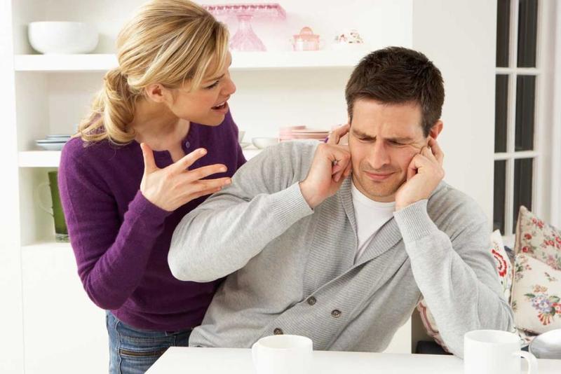 كيف اتعامل مع زوجي البخيل؟

