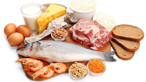 ما هي أعراض نقص فيتامين (B12)

