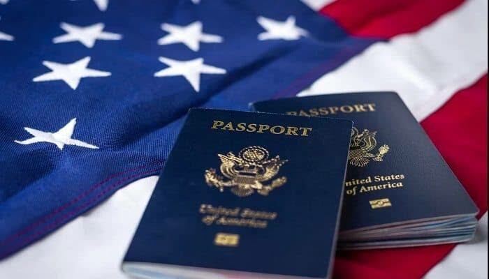 حاملو الجنسية الأميركية يظهرون التمييز قبيل زيارة بايدن

