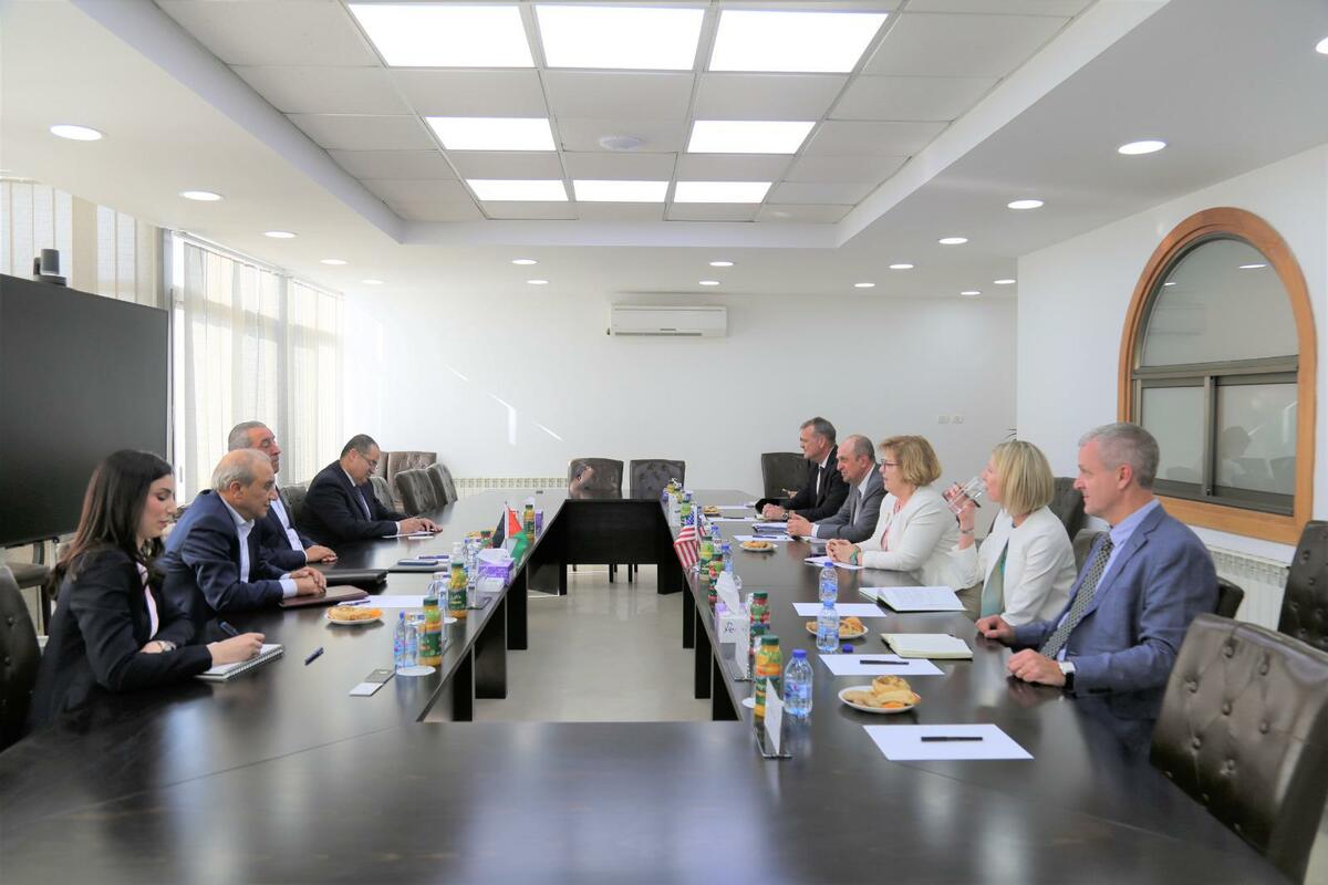 الشيخ يدعو لمسؤولة أميركية ضرورة فتح القنصلية الأمريكية في القدس الشرقية

