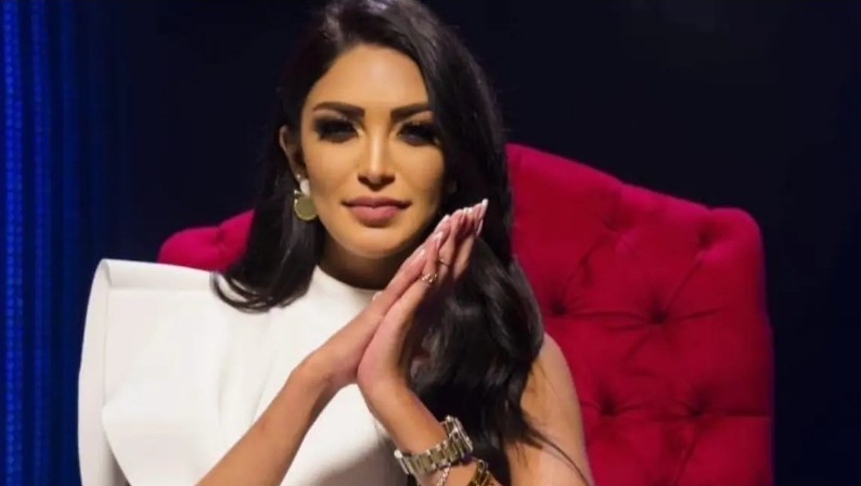 فيديو| تحرش على الملأ.. مذيعة مصرية معروفة تصور الواقعة

