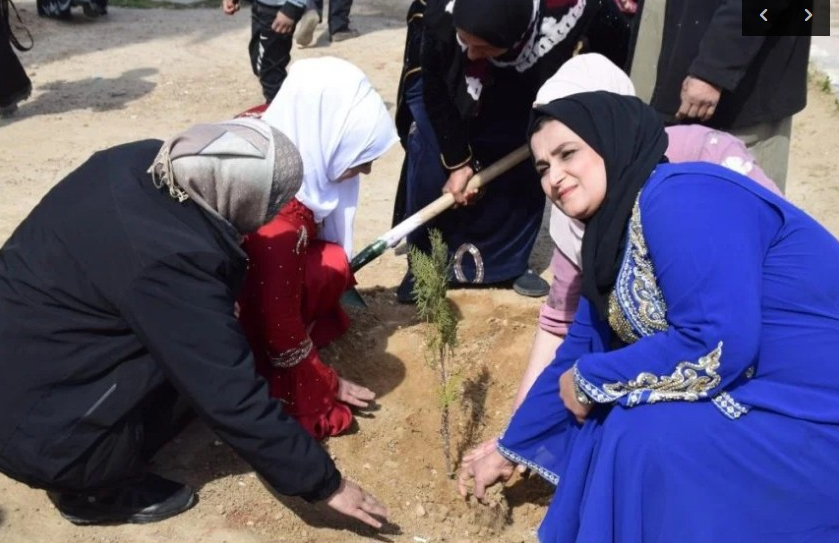 صور|النساء الكرديات.. يواصلن فعاليات 8 آذار بزراعة الأشجار والتعريف بنضال المرأة
