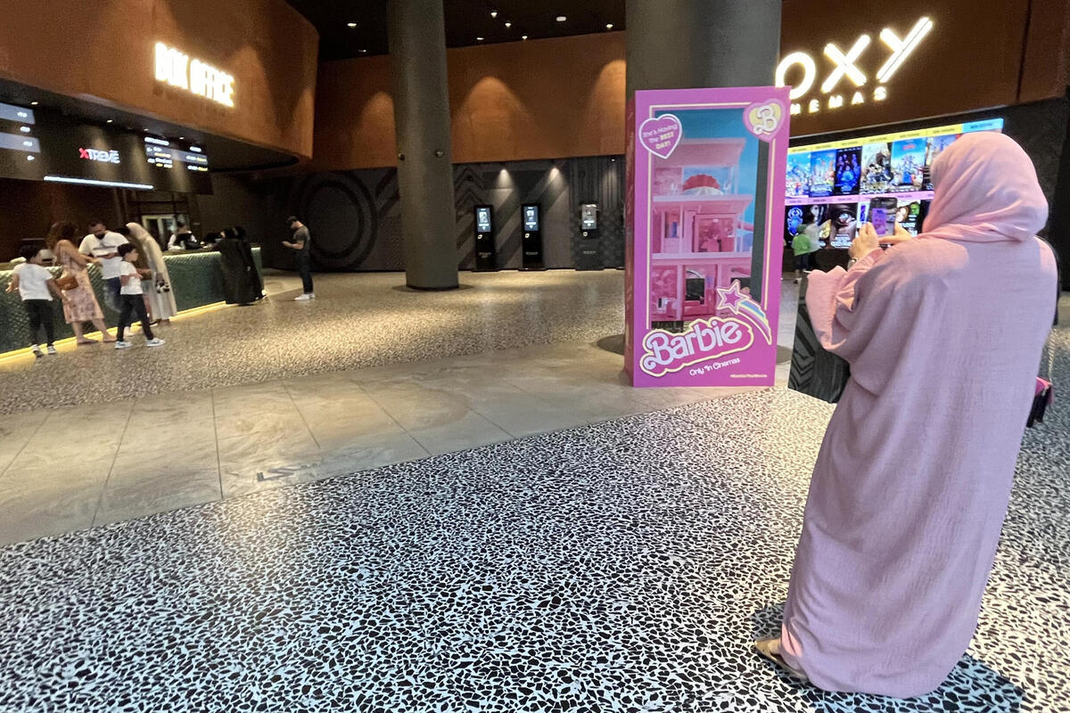 خلف بريق اللون الزهريّ فيلم باربي يقسّم الرأي العام في الخليج
