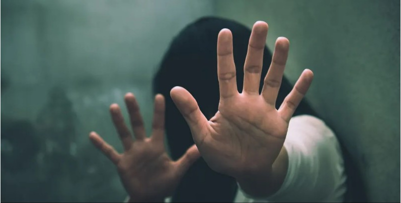 تحرش واعتداء وتقييد..السلطات التونسية تحقق بواقعة تعنيف قاصر
