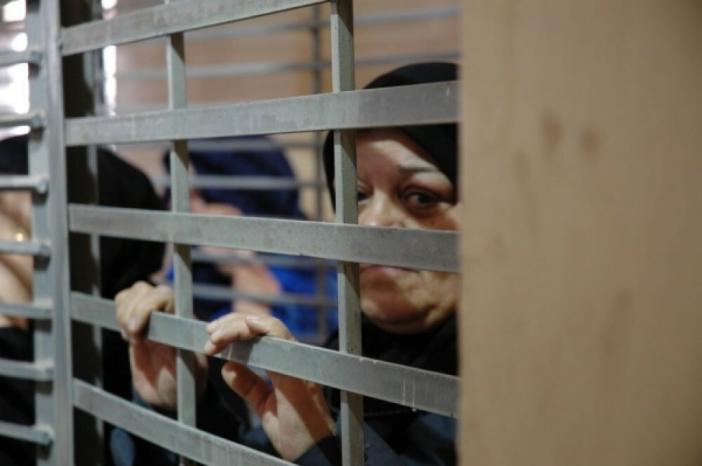 وزارة شؤون المرأة تنشر تقريراً يوثق العنف الممنهج ضد المعتقلات في سجون الاحتلال
