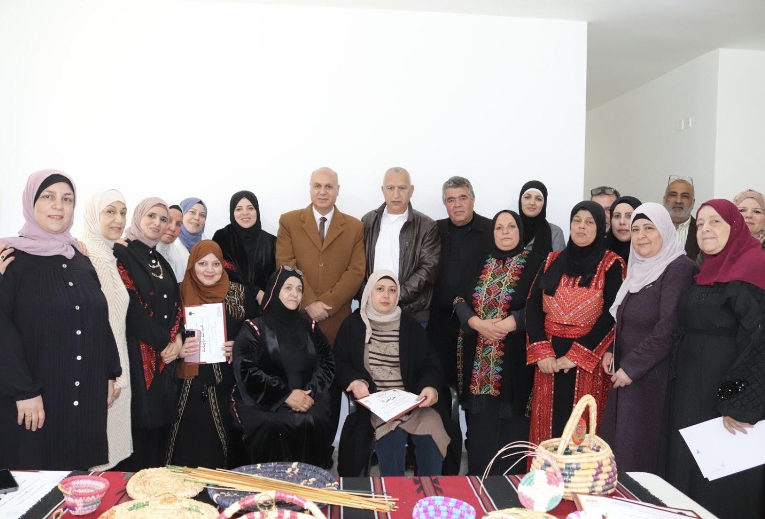 "الثقافة" تختتم ورشة لنساء رفات لتطوير مهارة صناعة القش 
