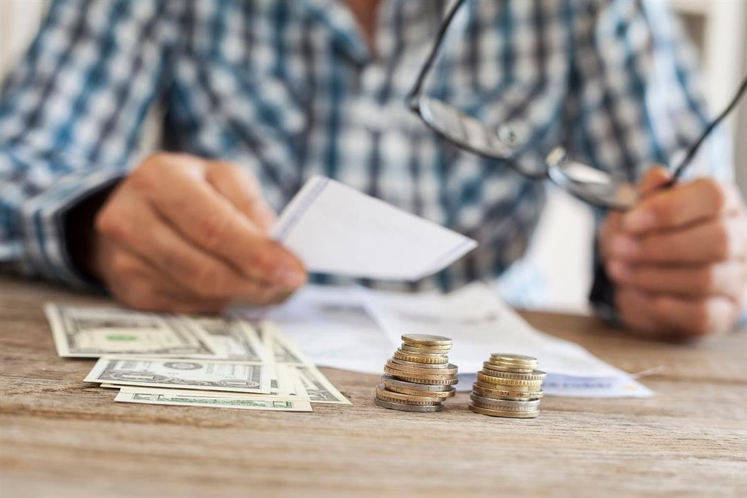 هل الصحة تاج على رؤوس الأغنياء؟ دراسة تحذر من أن الضغوط المالية تهدد القلب
