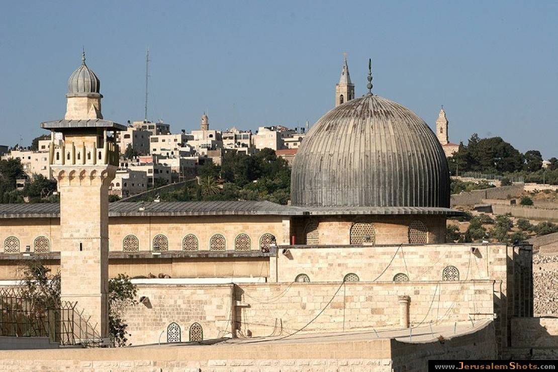 قيود وغرامات باهظة.. "بن غفير" يدفع بقانون جديد يستهدف الأذان في المساجد
