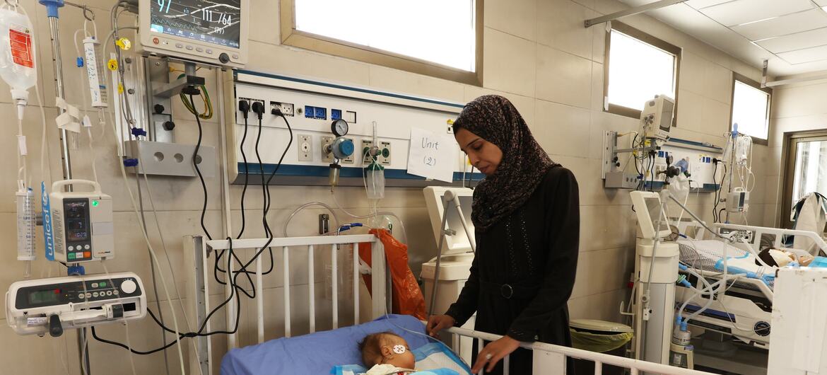 أمهات يخشين موت أطفالهن الرضع في خضم "وضع صعب" للنظام الصحي في غزة
