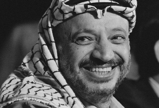 يوم الكوفية .. من غطاء للرأس إلى رمزٍ وطني
