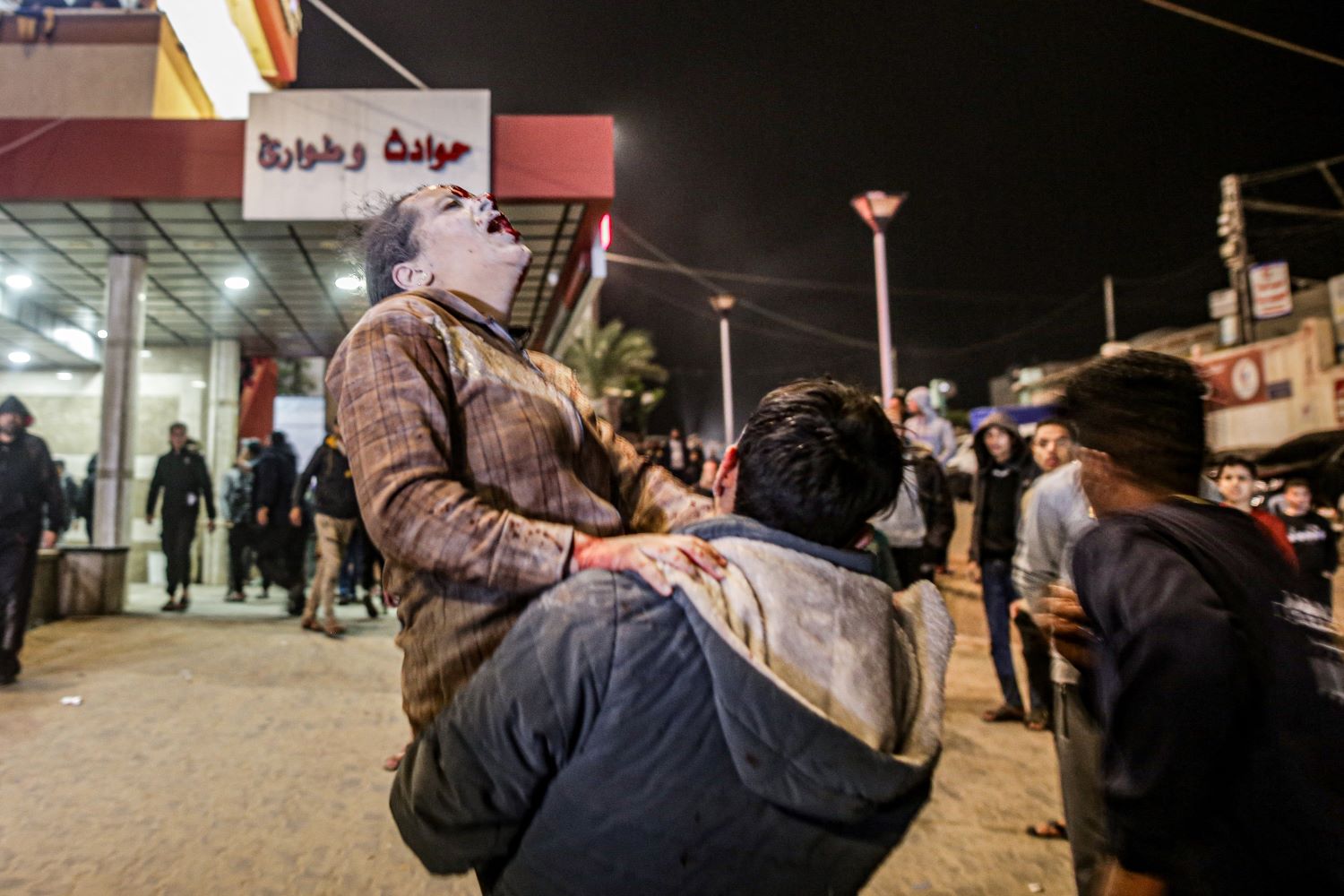 الاحتلال يتقدم نحو مستشفيي الأمل وناصر في خان يونس
