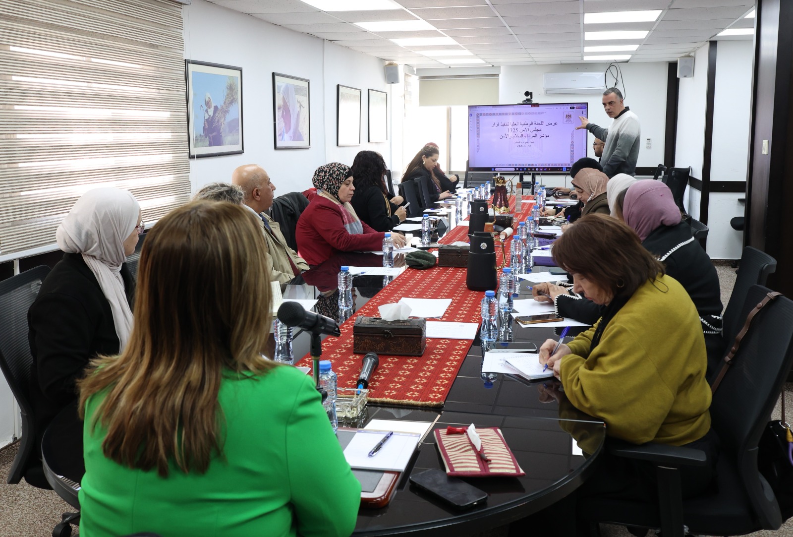 وزيرة شؤون المرأة تترأس اجتماع اللجنة الوطنية لتنفيذ قرار مجلس الأمن 1325 وتؤكد على تعزيز جهود رصد وتوثيق الانتهاكات ضد النساء
