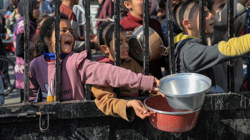 "اليونيسيف": يجب وقف الهجمات على المدنيين والعاملين في المجال الإنساني بقطاع غزة
