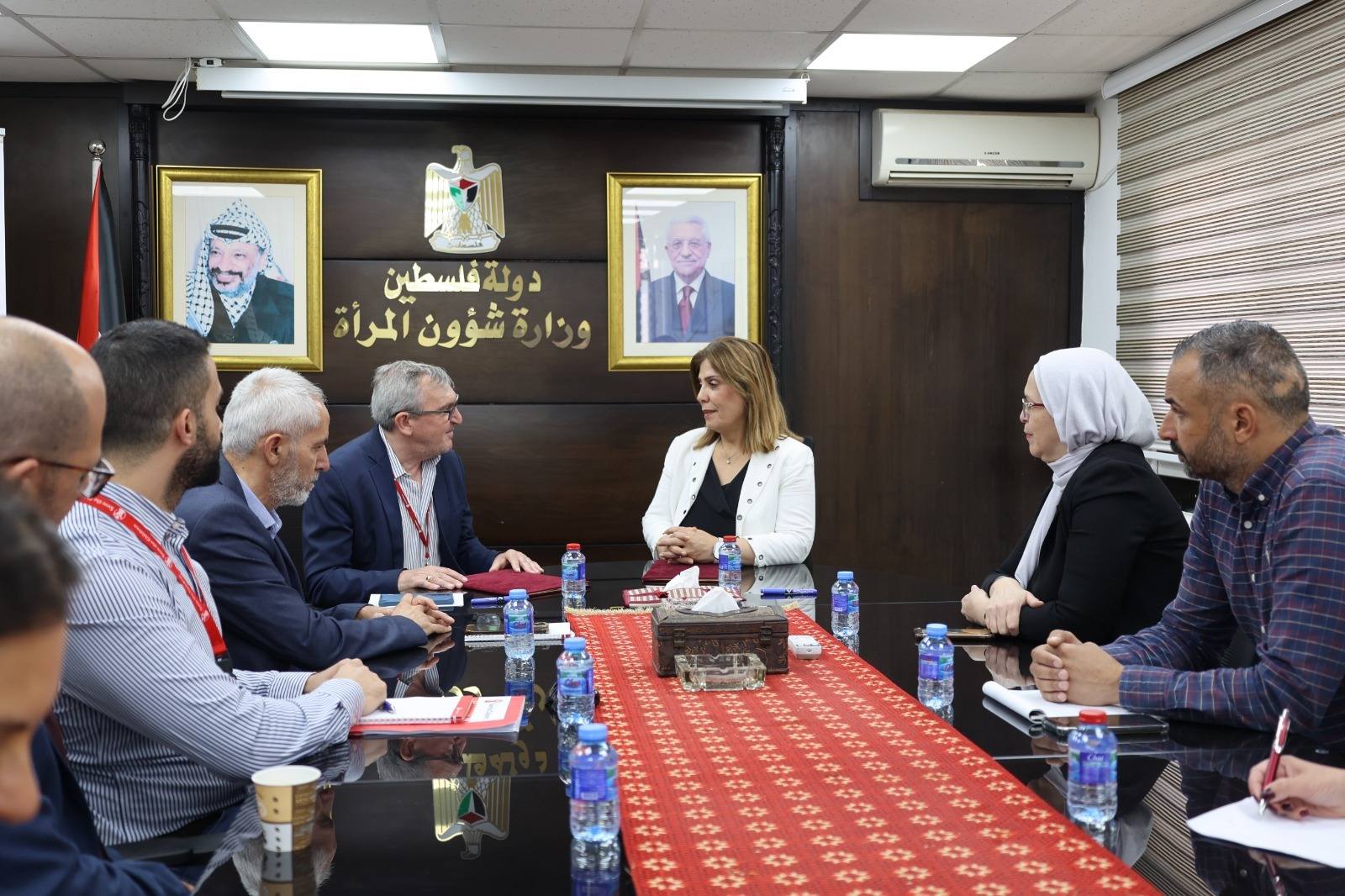 وزارة شؤون المرأة ومنظمة إنقاذ الطفل الدولية تطلقان شراكة لتطوير بيئة رقمية صديقة للأطفال وتعزيز الوعي بحقوق الفتيات
