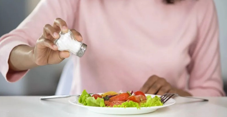 من أجل صحتك ونومك.. ما أفضل وقت لتناول العشاء؟
