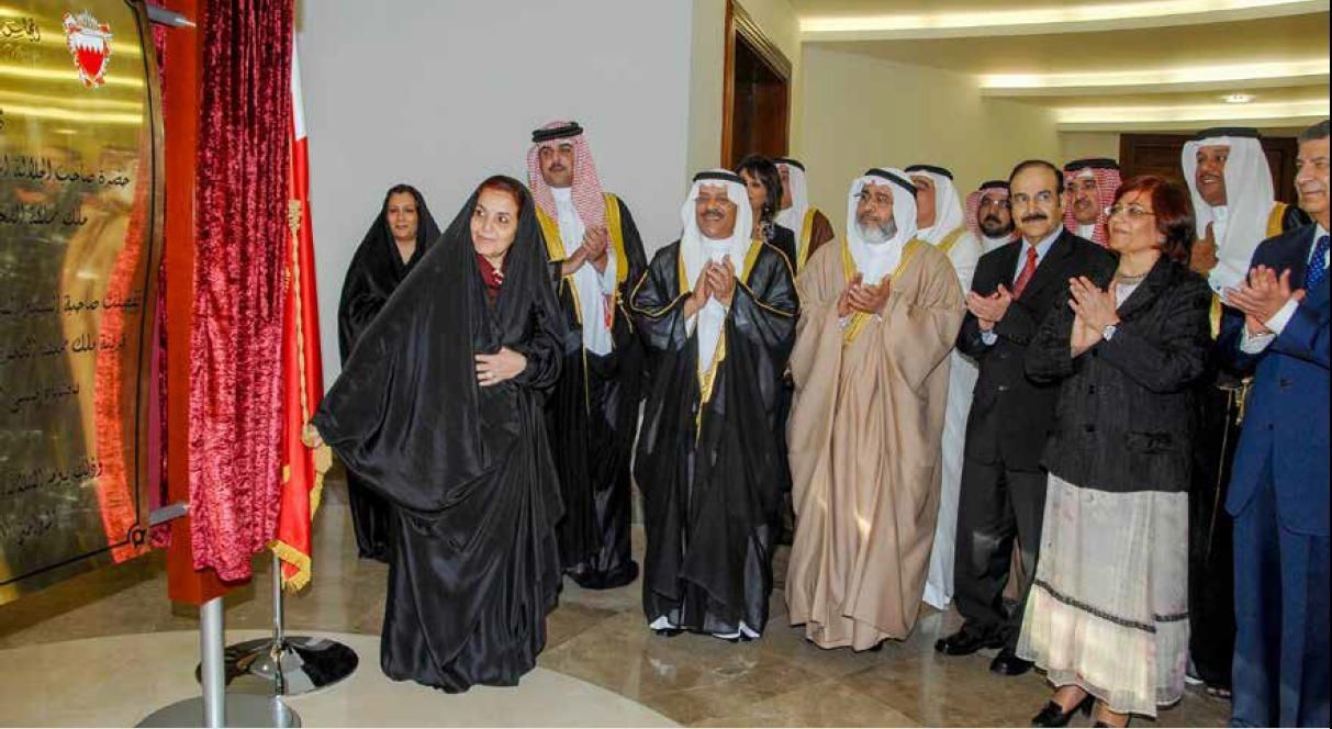  المرأة البحرينية إنجازات وعطاء مشهود
