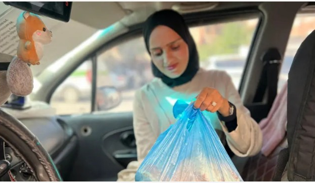 حينما تصبح ربطة خبز أغلى هدية يقدمها المقبلون على الزواج في غزة
